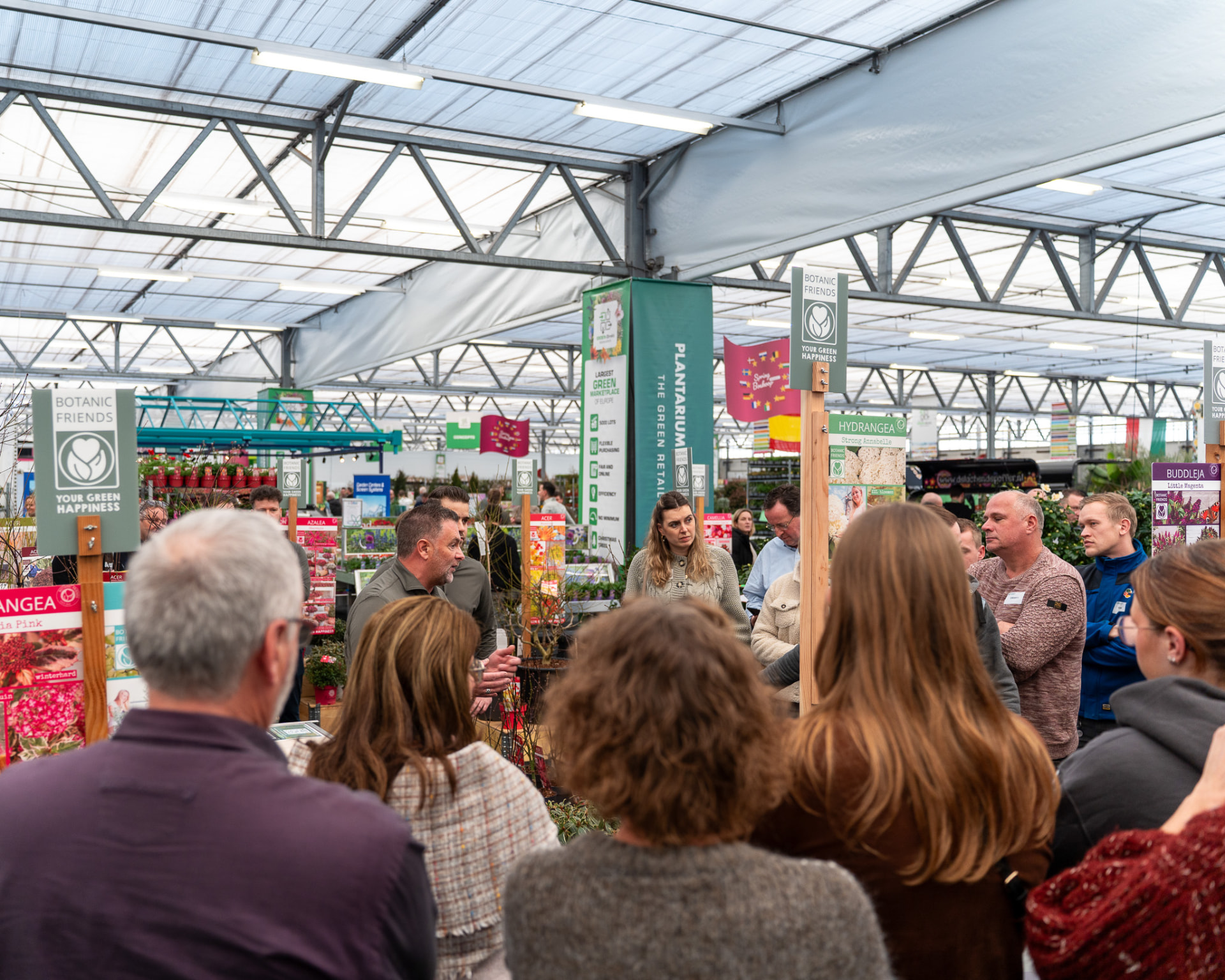 Publiek bij een presentatie op een vakbeurs